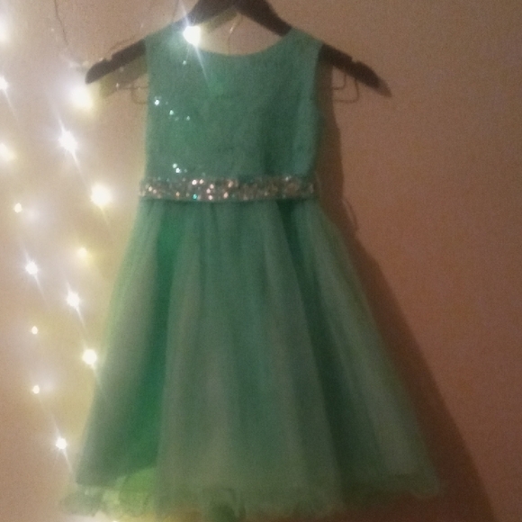 Sparkling Green Sleeveless Dress - Picture 1 of 1